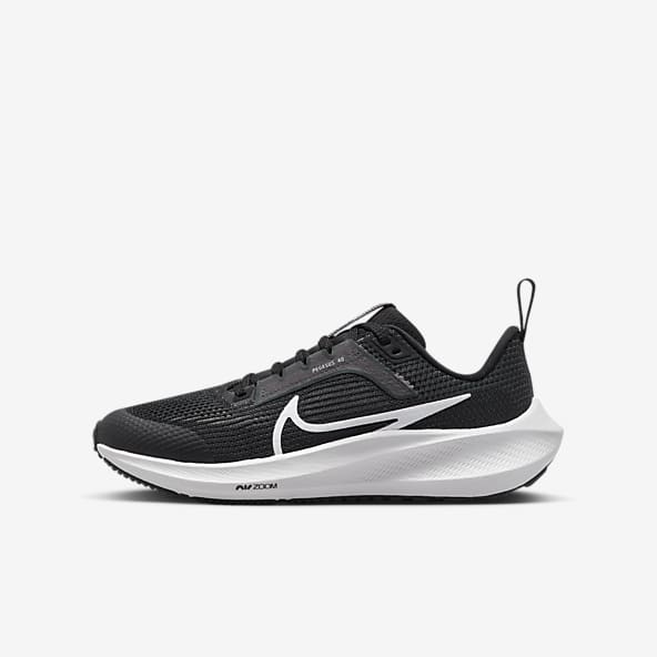 Boys nike runners hotsell